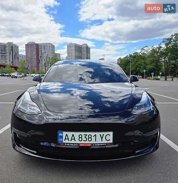 Седан Tesla Model 3 2022 в Киеве