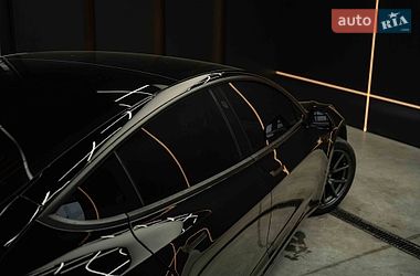 Седан Tesla Model 3 2019 в Черновцах