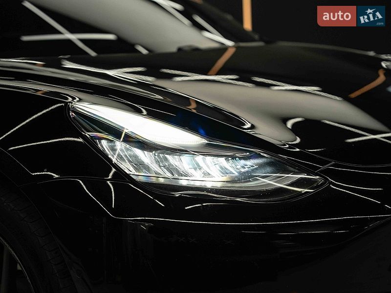 Седан Tesla Model 3 2019 в Черновцах