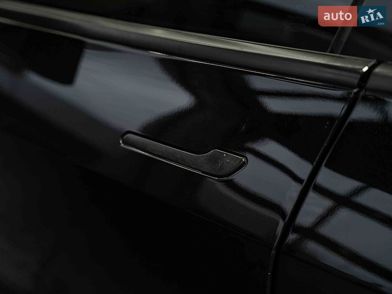 Седан Tesla Model 3 2019 в Черновцах
