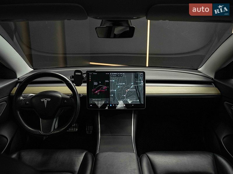 Седан Tesla Model 3 2019 в Черновцах
