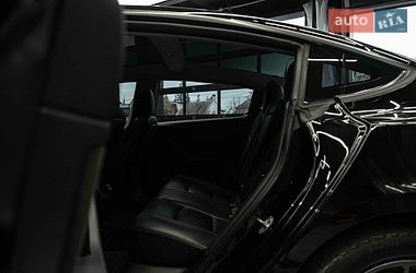 Седан Tesla Model 3 2019 в Черновцах