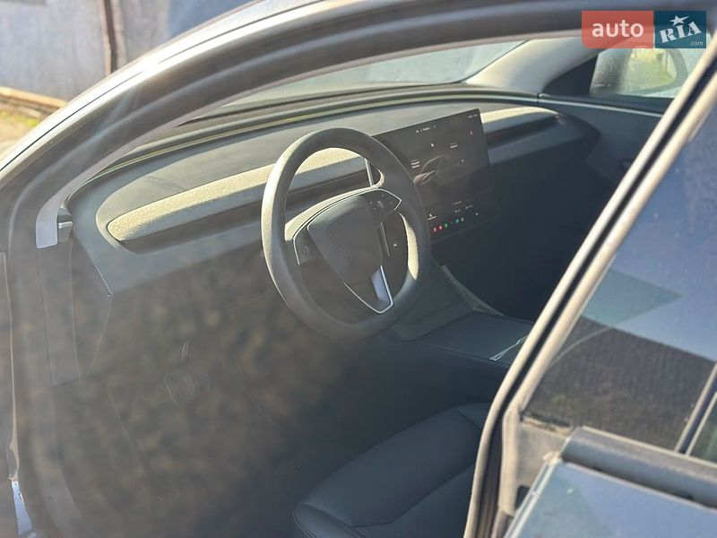 Седан Tesla Model 3 2024 в Виннице