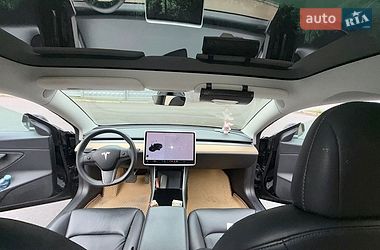 Седан Tesla Model 3 2020 в Киеве