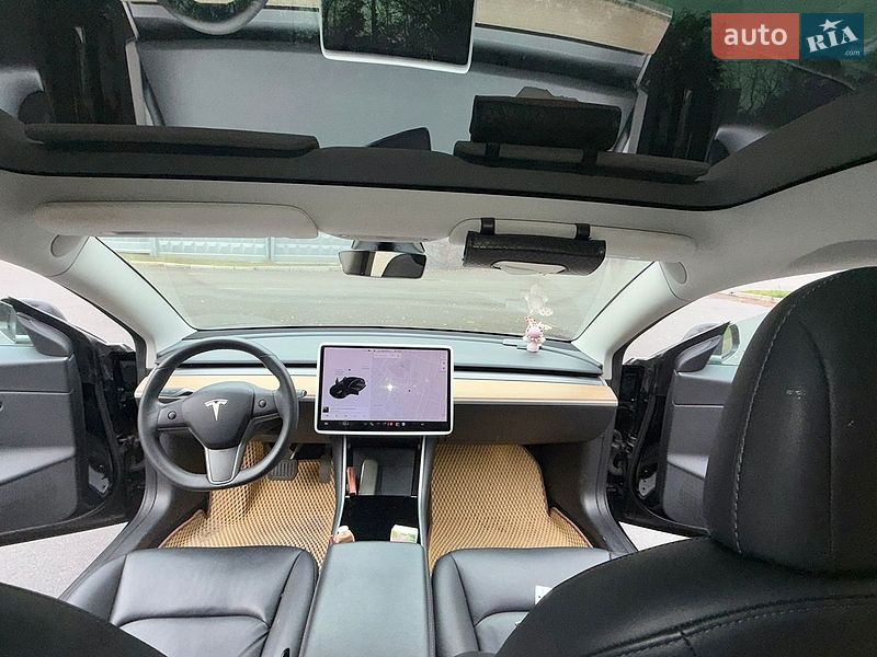 Седан Tesla Model 3 2020 в Киеве
