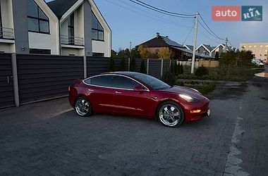 Седан Tesla Model 3 2019 в Сумах