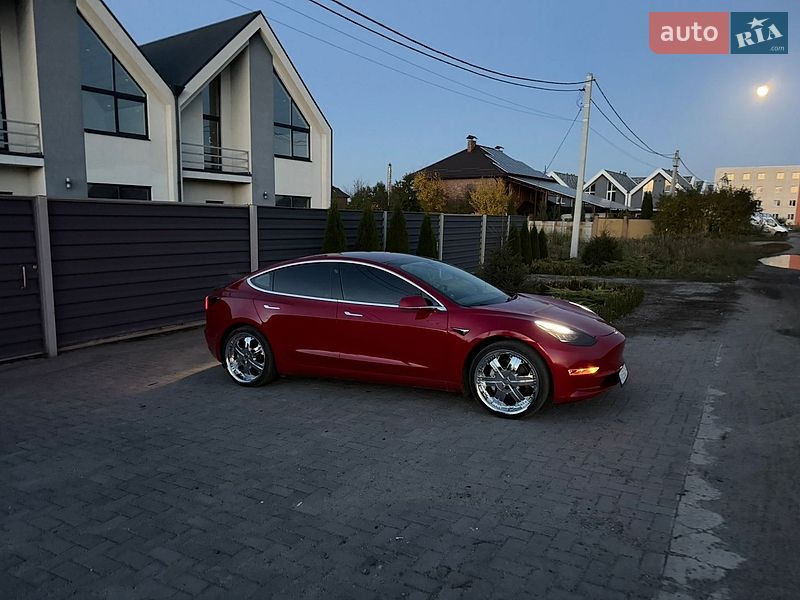 Седан Tesla Model 3 2019 в Сумах