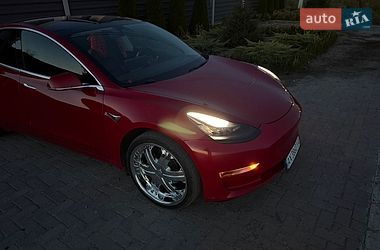 Седан Tesla Model 3 2019 в Сумах
