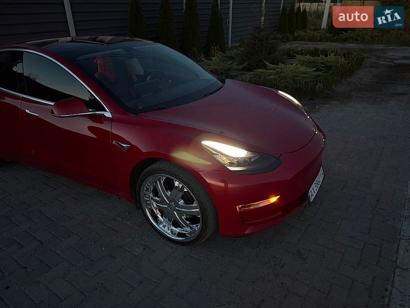 Седан Tesla Model 3 2019 в Сумах