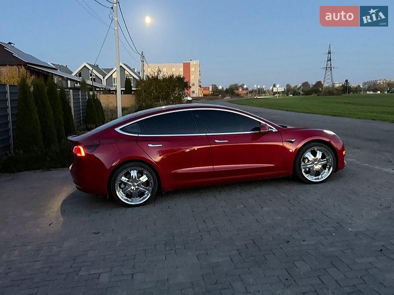 Седан Tesla Model 3 2019 в Сумах