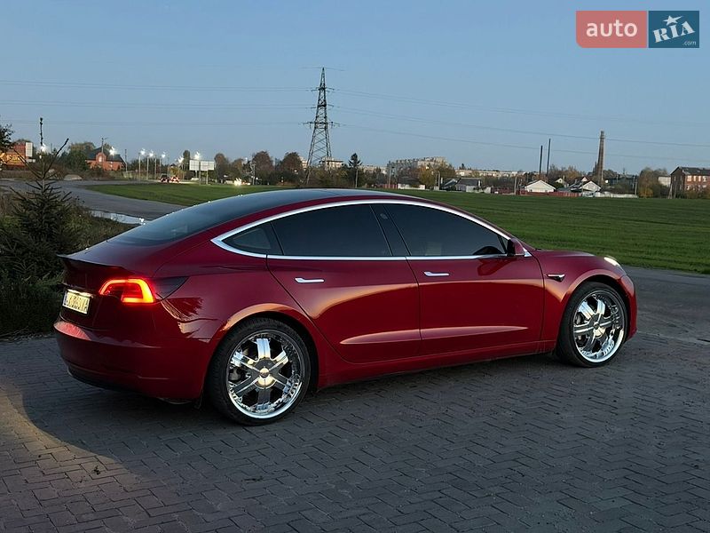 Седан Tesla Model 3 2019 в Сумах