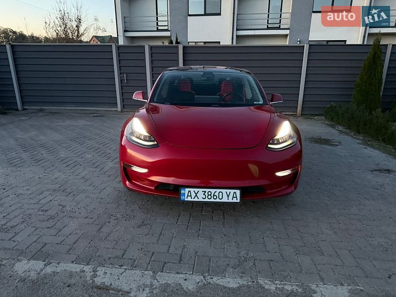 Седан Tesla Model 3 2019 в Сумах