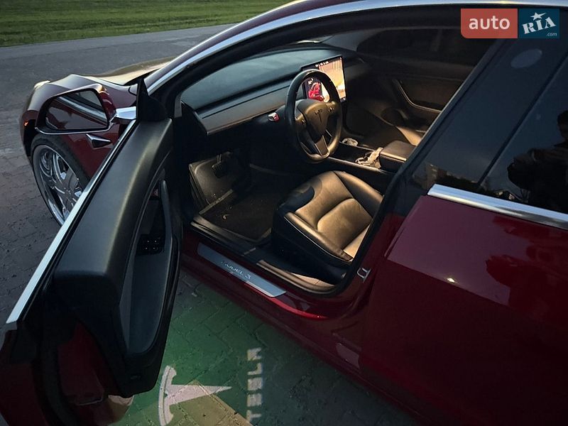 Седан Tesla Model 3 2019 в Сумах