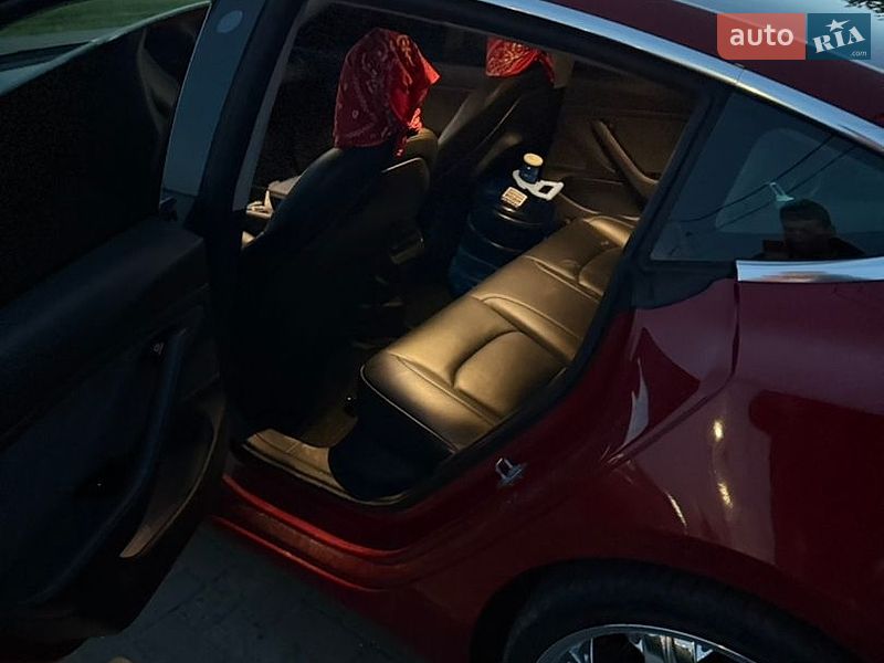 Седан Tesla Model 3 2019 в Сумах