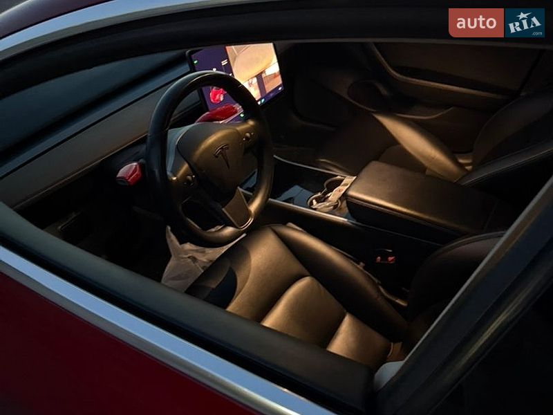 Седан Tesla Model 3 2019 в Сумах