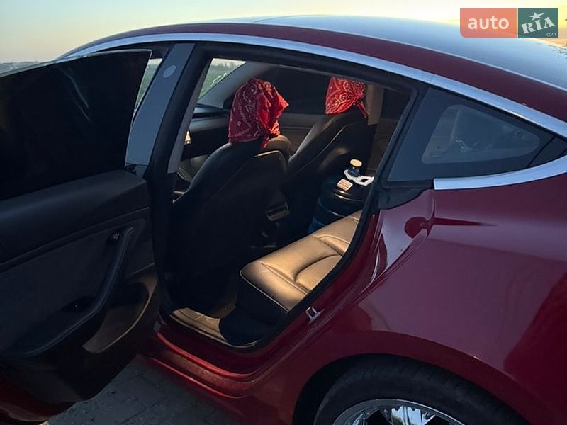 Седан Tesla Model 3 2019 в Сумах
