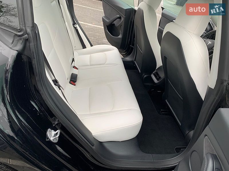 Седан Tesla Model 3 2023 в Хмельницькому