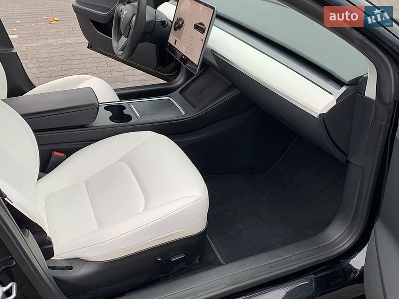 Седан Tesla Model 3 2023 в Хмельницькому