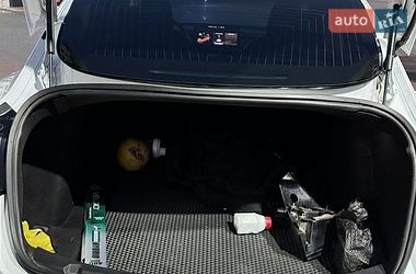 Седан Tesla Model 3 2019 в Виннице