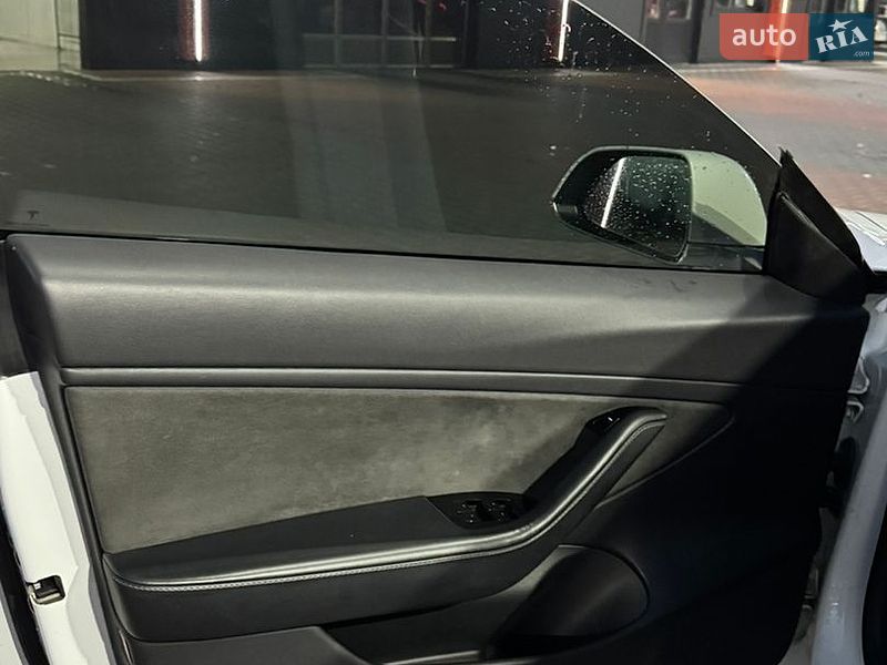 Седан Tesla Model 3 2019 в Виннице
