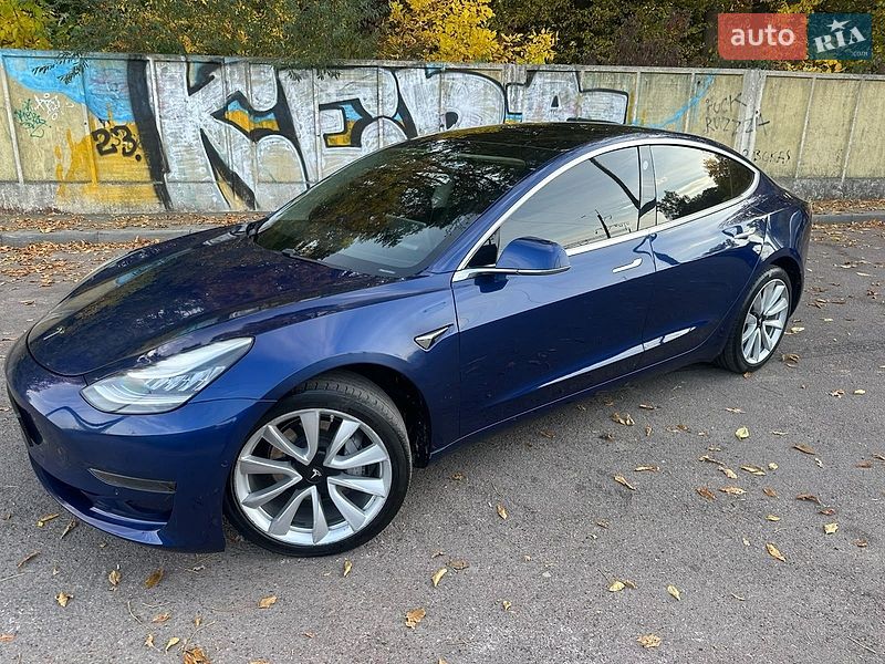 Седан Tesla Model 3 2020 в Львові