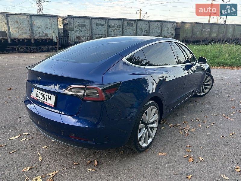 Седан Tesla Model 3 2020 в Львові