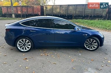 Седан Tesla Model 3 2020 в Львові