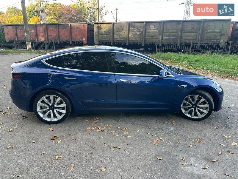 Седан Tesla Model 3 2020 в Львові