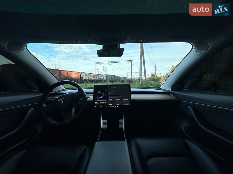 Седан Tesla Model 3 2020 в Львові