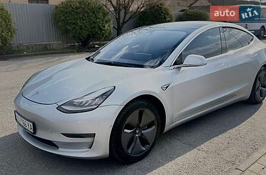 Седан Tesla Model 3 2018 в Ужгороде