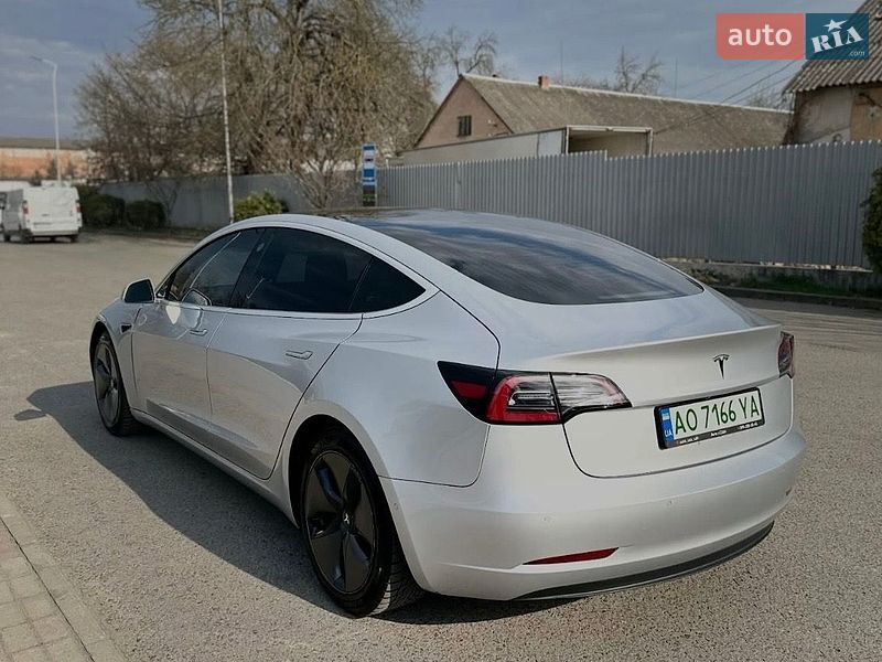 Седан Tesla Model 3 2018 в Ужгороде