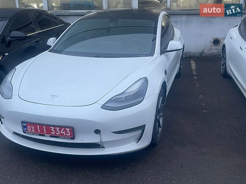 Седан Tesla Model 3 2021 в Львове