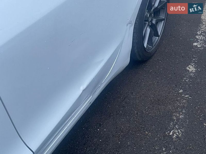 Седан Tesla Model 3 2021 в Львове