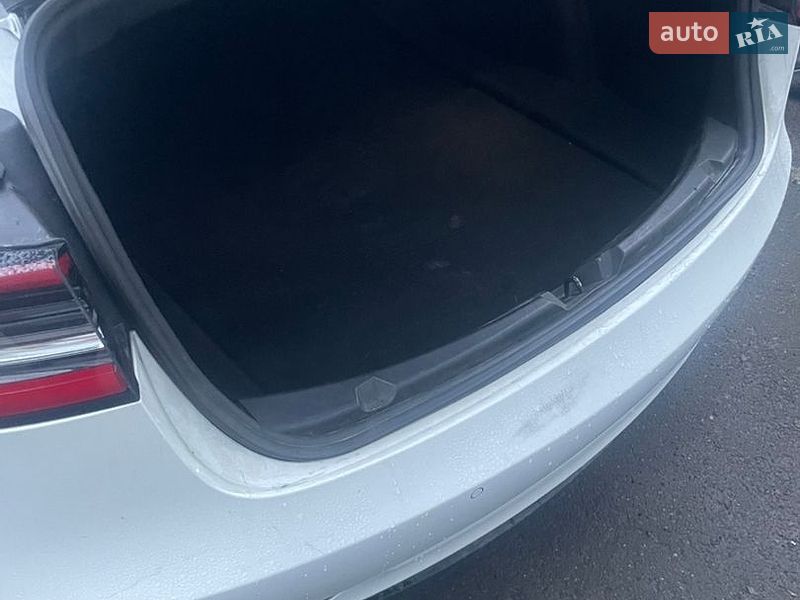 Седан Tesla Model 3 2021 в Львове