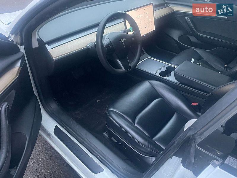 Седан Tesla Model 3 2021 в Львове