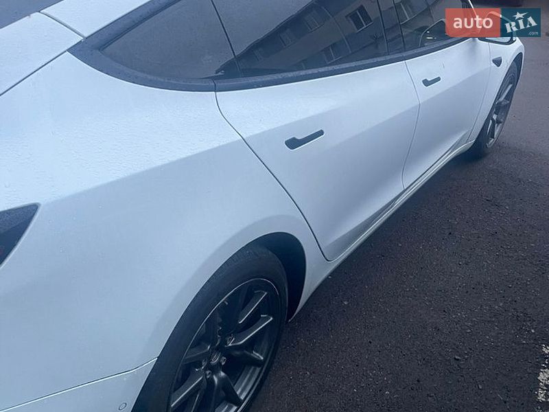 Седан Tesla Model 3 2021 в Львове