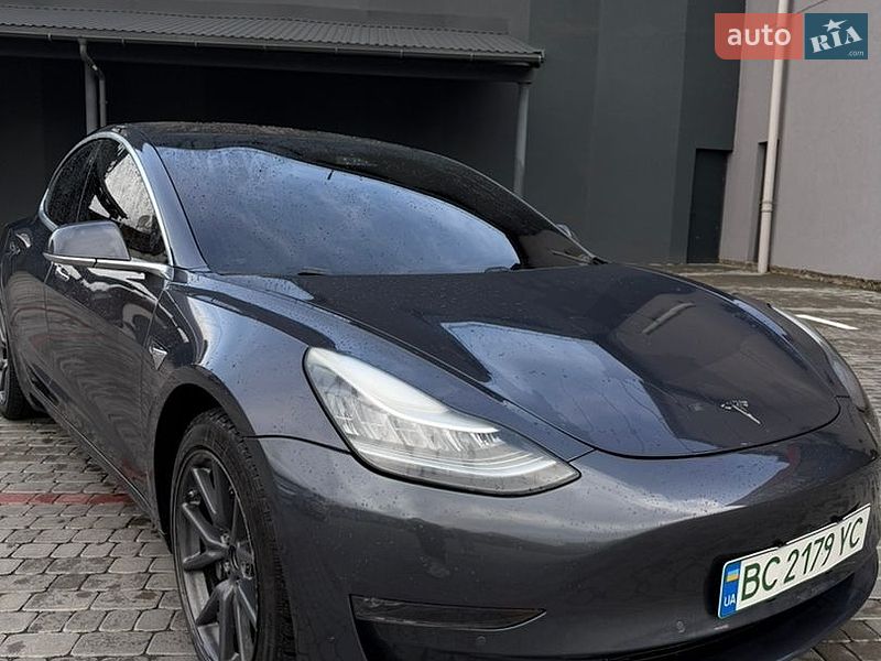 Седан Tesla Model 3 2018 в Ивано-Франковске