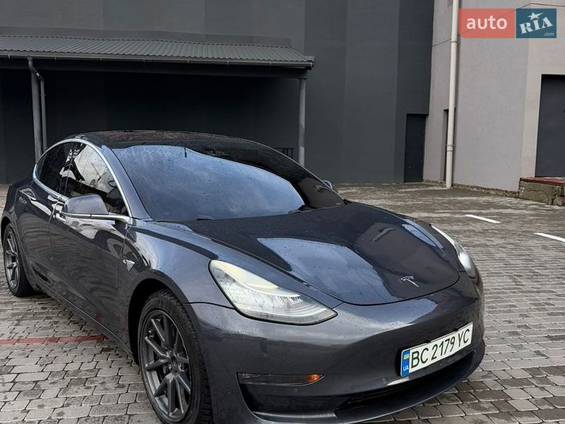 Седан Tesla Model 3 2018 в Ивано-Франковске