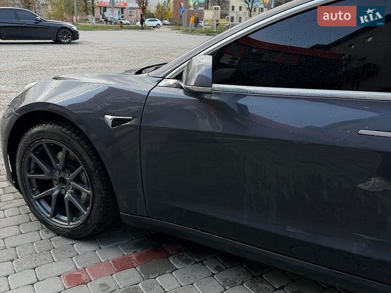 Седан Tesla Model 3 2018 в Ивано-Франковске