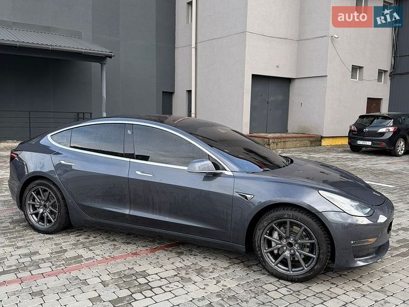 Седан Tesla Model 3 2018 в Ивано-Франковске