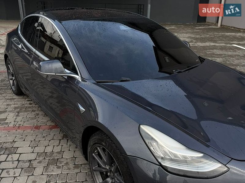 Седан Tesla Model 3 2018 в Ивано-Франковске
