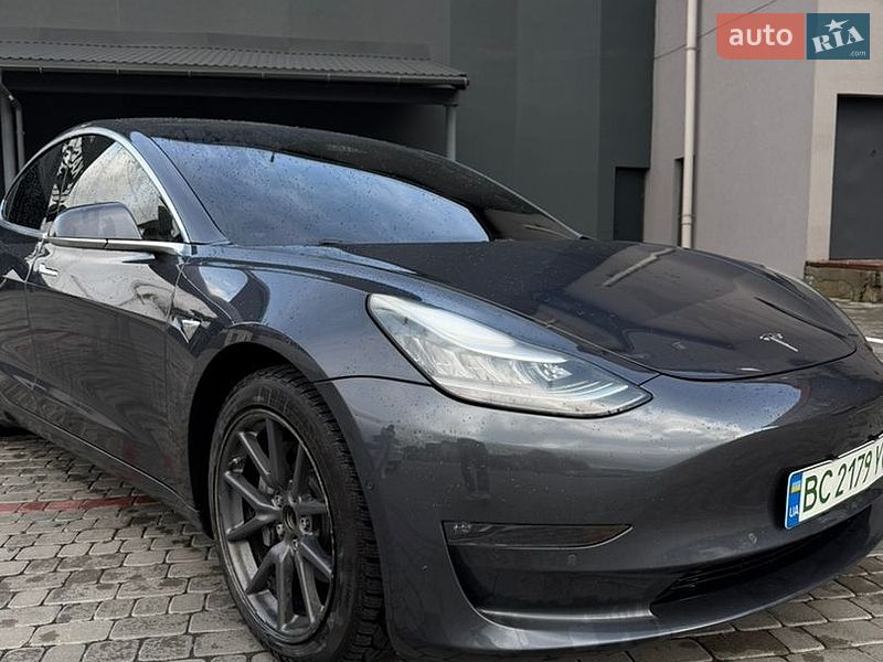 Седан Tesla Model 3 2018 в Ивано-Франковске