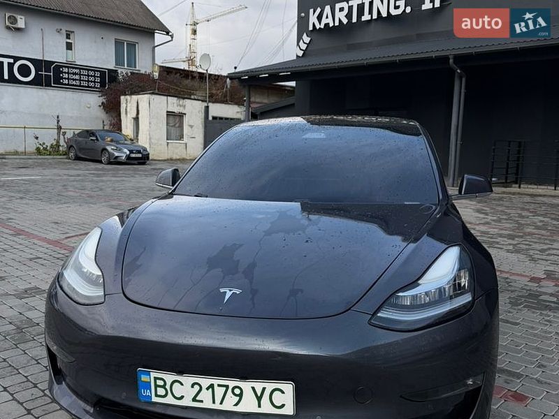 Седан Tesla Model 3 2018 в Ивано-Франковске