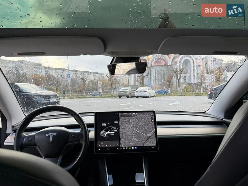 Седан Tesla Model 3 2018 в Ивано-Франковске