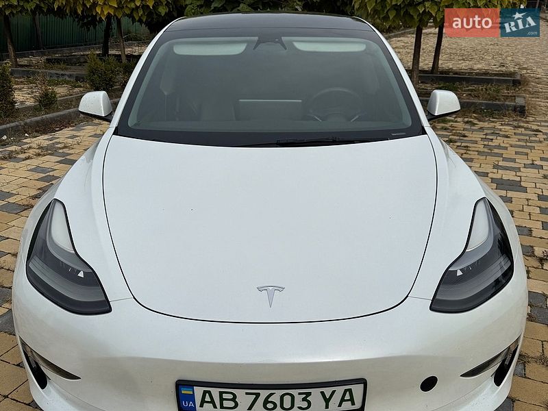 Седан Tesla Model 3 2022 в Виннице