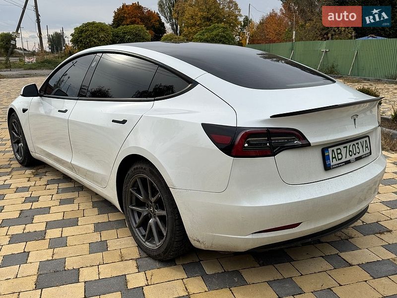 Седан Tesla Model 3 2022 в Виннице