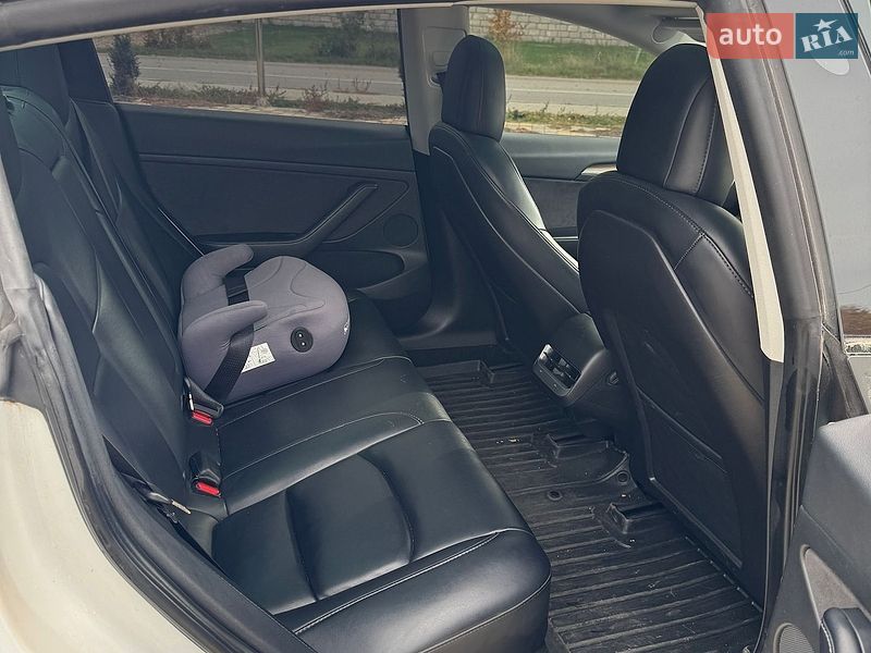 Седан Tesla Model 3 2022 в Виннице