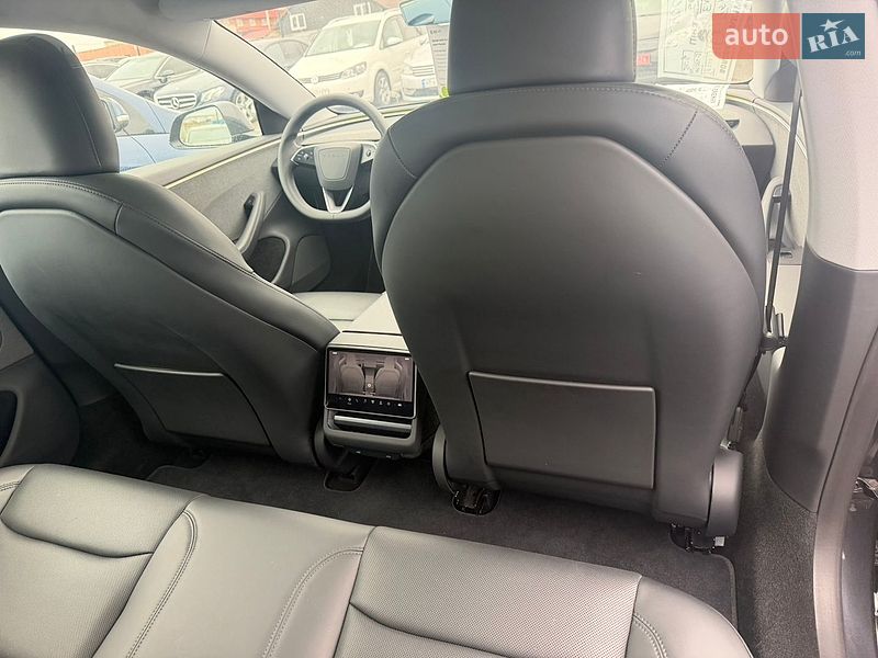 Седан Tesla Model 3 2024 в Вінниці