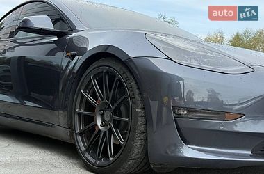 Седан Tesla Model 3 2020 в Рівному