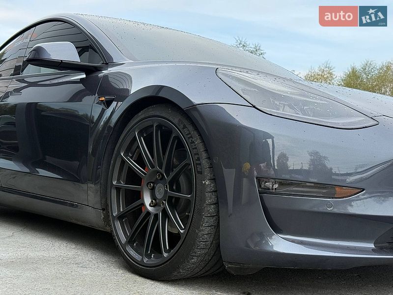 Седан Tesla Model 3 2020 в Рівному